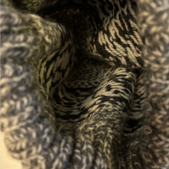 Wool handmade Cap and Stockings - Picture 3 of 5